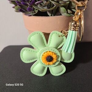 Green Flower Keychain‎ with Sunflower Accent & Tassel Keyring Charm NWOT